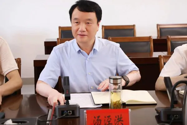 湯涇洪校長(zhǎng)